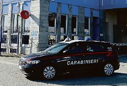 Schiacciato da 2 tonnellate di acciaio: operaio interinale muore in fabbrica