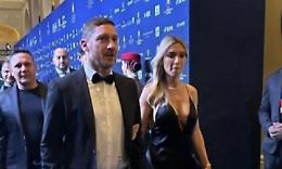 Totti vola a Dubai con Noemi mentre l’ex Ilary va a New York