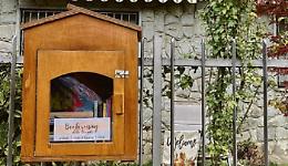 Una casetta per scambiare libri: «Il bookcrossing nelle borgate»