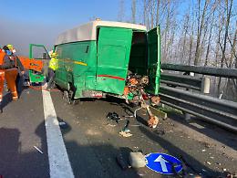 Doppio incidente sulla bretella Ivrea-Santhia: quattro feriti, 15 chilometri di coda [FOTO]