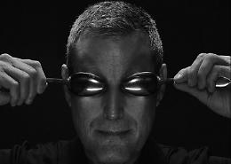 Il sensitivo Uri Geller compie 76 anni
