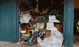 Sette garage occupati dalle masserizie. E scatta il maxi blitz della municipale