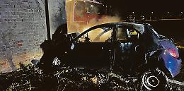 Si mette al volante senza la patente: muore carbonizzato a soli 18 anni
