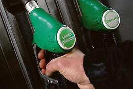 La benzina sfiora i 2,20 euro al litro e i gestori scrivono ai parlamentari