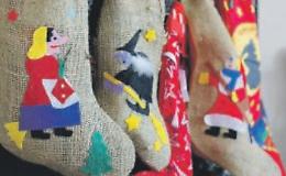 La Befana arriva anche per micio e fido: nella calza giochi, crocchette e cucce