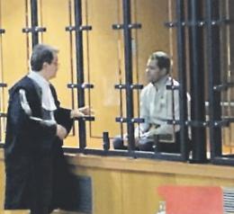 Pugnalata al bar, diciotto anni al killer: «Tra dieci sarà fuori, non è giustizia»