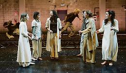 Alle Fonderie Limone va in scena l’Antigone e i suoi fratelli di Vacis