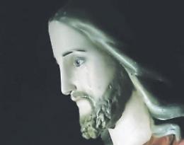 Il Gesù che piange è in curia: al suo posto un’altra statua