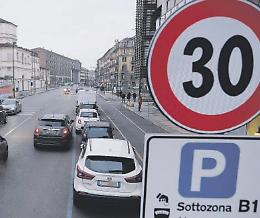 I torinesi si dividono sul limite ai 30 l’ora. Iaria: «Bello copiare»