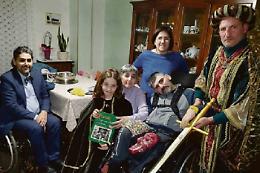 Chiuso in casa da venti anni esce per sfilare al Carnevale