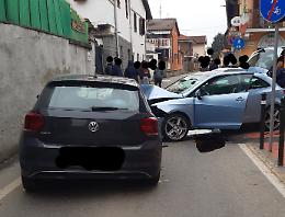 Leini, fuggono all'alt dei carabinieri e si schiantano contro un'altra auto [FOTO]