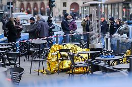 Precipita sui tavolini in piazza Castello, panico in centro tra la gente a passeggio [LE FOTO]