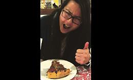 Se la “Pizza Girl” ti aggiunge pure i cetriolini, il futuro va accettato anche se pieno di dolore