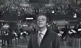 Compie 82 anni Johnny Dorelli