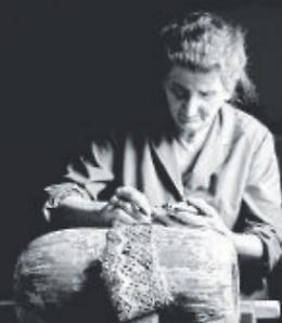 Arti e mestieri di una volta: la plissettatrice