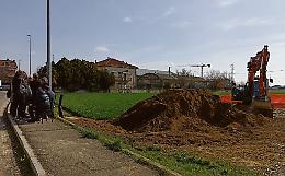 «Non vogliamo il ripetitore»: i residenti fermano le ruspe