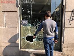 Ladri “bambini” entrano nel bar: «Sono passati da un buco...»