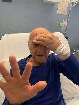Cieco di 83 anni recupera la vista alle Molinette: «Sono rinato»
