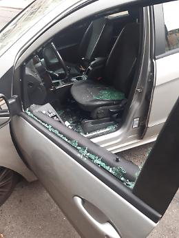 Allarme atti vandalici contro le auto in sosta