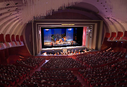 Berlusconi, al teatro Regio di Torino fischi e insulti per il minuto di silenzio