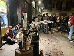 Droga nei tombini e "vedette": piazza Santa Giulia nelle mani dei pusher