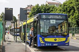 La protesta contro il taglio del bus: «Il Comune vuole toglierci la linea 8»