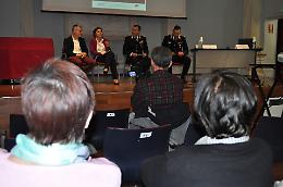 Truffe agli anziani, come difendersi? I carabinieri lo spiegano a teatro