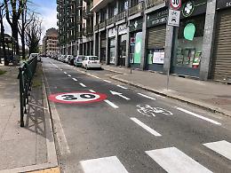 Nuova ciclabile nel controviale, la rabbia dei cittadini: «Si rischiano incidenti»