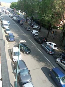 Il semaforo porta in dote code e ingorghi: «Siamo prigionieri del traffico»