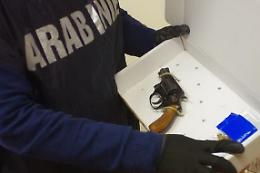 Spara in faccia al nipote e muore d'infarto