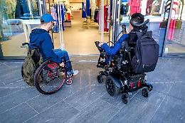 Centro commerciale vietato ai disabili: IL VIDEO DELLA CONSULTA
