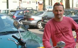Auto contro moto, muore centauro di 54 anni