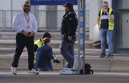 Investito da un treno al Lingotto, è gravissimo in ospedale. Treni bloccati