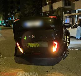 Torino: incidente in corso Peschiera. Auto si ribalta, due feriti  