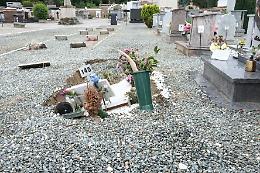 Tombe sprofondate a Rivoli: il video shock