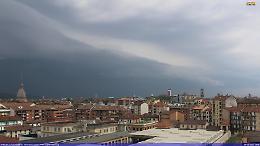Maltempo, piogge e allerta arancione anche oggi a Torino e provincia. Allarme per i fiumi e le frane