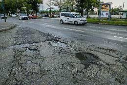 Buche, mille multe al Comune: "A me hanno chiesto i danni"
