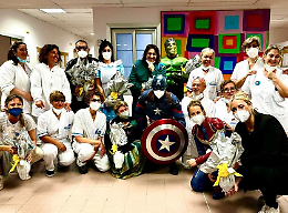 Supereroi e principesse in ospedale, un sorriso per le persone affette da tumori e leucemie