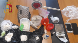Spacciava cocaina e Mdma con il car sharing, arrestato dalla polizia