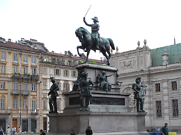 La metro 2 arriva in piazza Carlo Alberto, il monumento del re costretto al trasloco