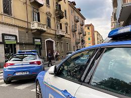 Bimba di 2 anni cade dal balcone a Torino San Donato