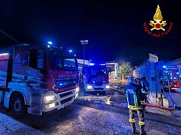 Incendio in un capannone di rifiuti ad Avigliana, rischio ambientale