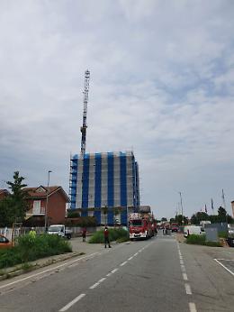 La gru sta per precipitare, chiuso un intero quartiere
