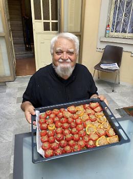Il "buen retiro" di Padre Bianchi lontano da Bose, tra l'orto e il forno per fare il pane