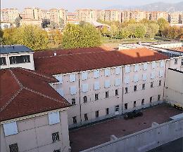 Botte, tagli sulle braccia, pile ingoiate: il carcere minorile è una polveriera
