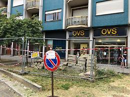 Piazza Carducci tra macerie e cantieri davanti a Ovs: «Quando finiranno questi lavori?»