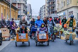 «Intitolate la pista ciclabile di via Nizza ai nostri amici Gabriele Del Carlo e Velio Coviello»