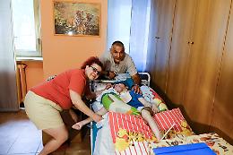 Due carrozzieri di Torino donano un letto nuovo a un ragazzo disabile