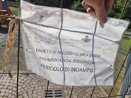 Giochi fuori uso al parco Magliano, ma niente cantieri prima dell'autunno
