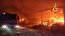 Due aziende distrutte dal fuoco a Nichelino 
I carabinieri: incendi dolosi e intenzionali